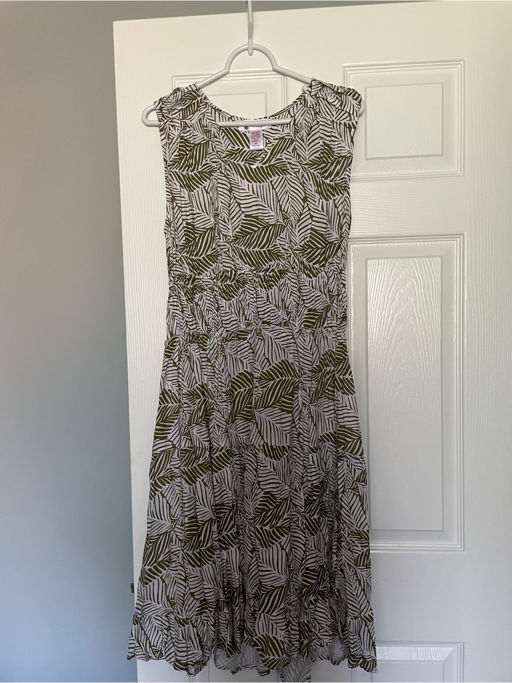 Sleeveless Olive Leaf-Print Maxi Dress - Women